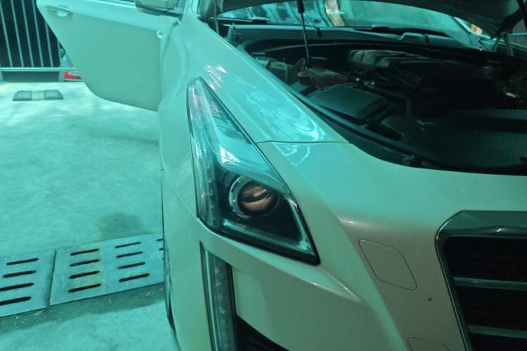 Used Cadillac CTS 2014 28T Elite Edition Right Front Headlight