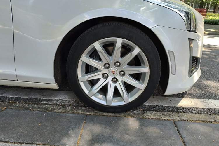 Used Cadillac CTS 2014 28T Elite Edition Right Front Wheel Hub