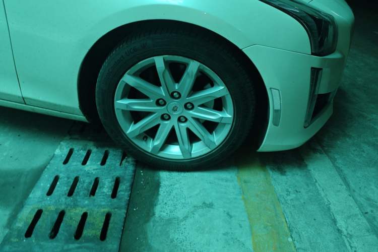 Used Cadillac CTS 2014 28T Elite Edition Right Front Wheel Hub