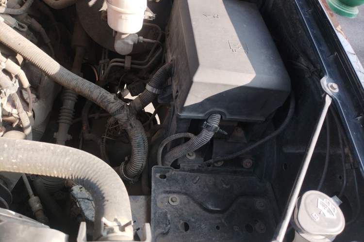 Used Cadillac Escalade 2007 6.2 AWD Engine Bay Left