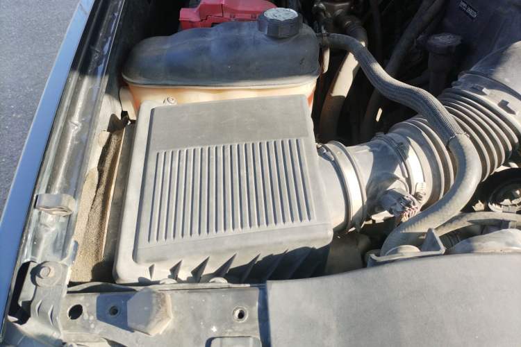 Used Cadillac Escalade 2007 6.2 AWD Engine Bay Right