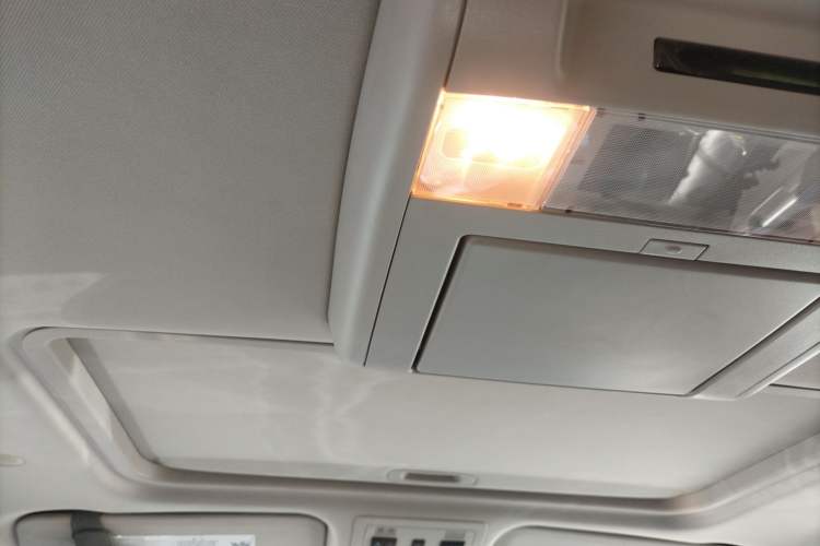 Used Cadillac Escalade 2007 6.2 AWD Headliner