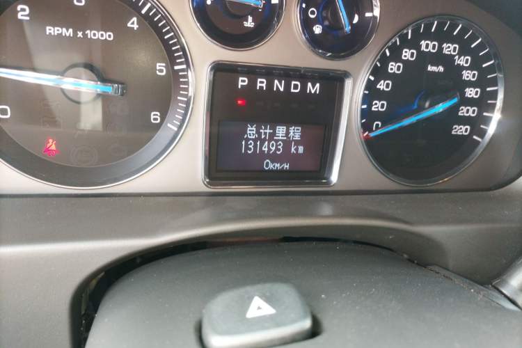 Used Cadillac Escalade 2007 6.2 AWD Odometer Close Up