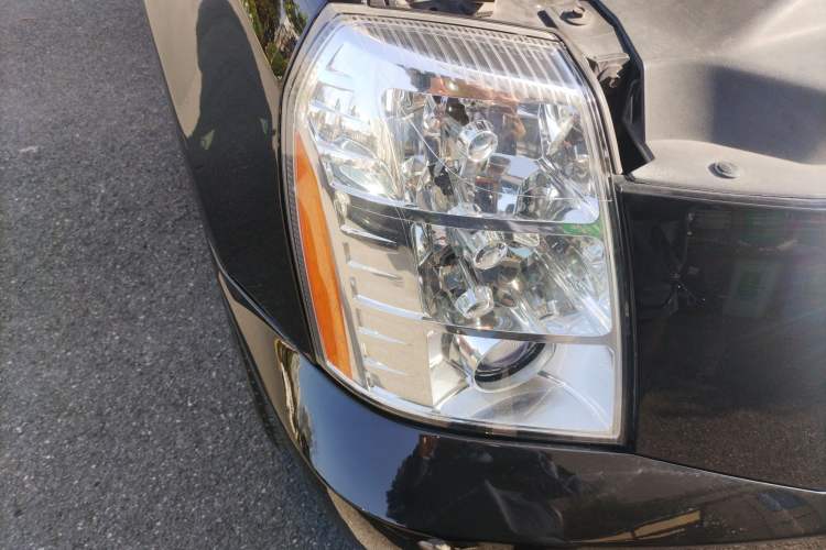Used Cadillac Escalade 2007 6.2 AWD Right Front Headlight
