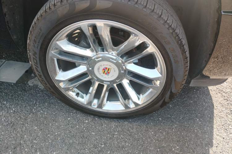 Used Cadillac Escalade 2007 6.2 AWD Right Front Wheel Hub