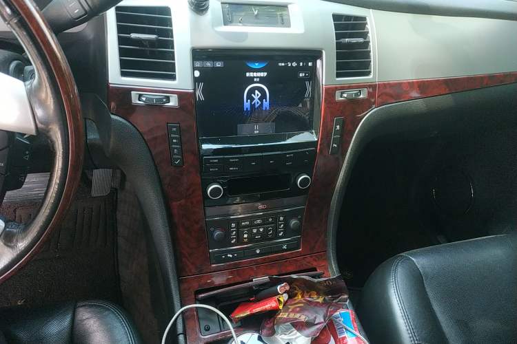 Used Cadillac Escalade 2008 6.2 AWD Audio And AC Panel