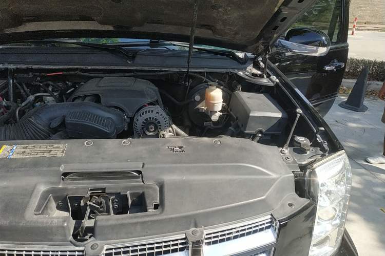 Used Cadillac Escalade 2008 6.2 AWD Engine Bay Left