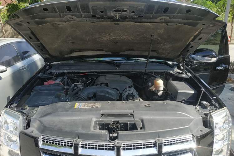 Used Cadillac Escalade 2008 6.2 AWD Engine Bay
