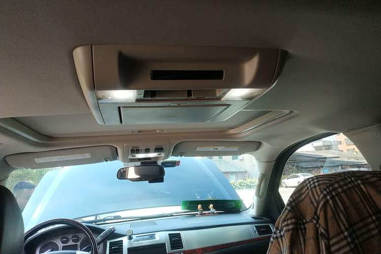 Used Cadillac Escalade 2008 6.2 AWD Headliner