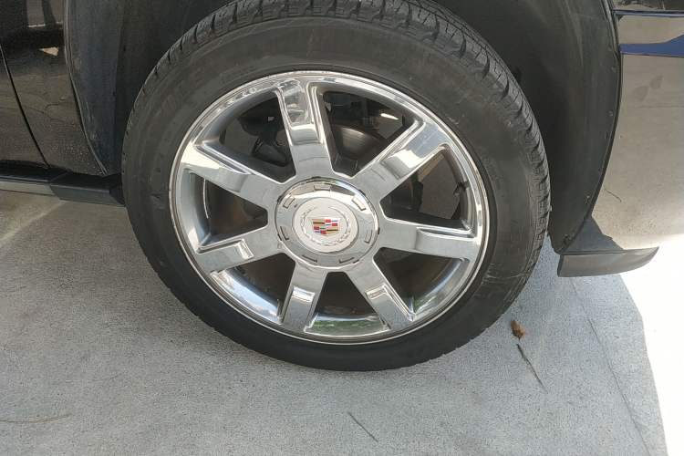 Used Cadillac Escalade 2008 6.2 AWD Right Front Wheel Hub