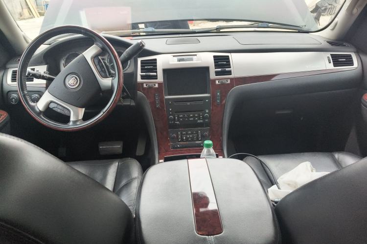 Used Cadillac Escalade 2009 6.0 Hybrid Center Console