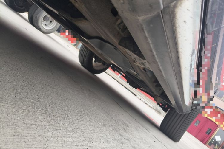 Used Cadillac Escalade 2009 6.0 Hybrid Chassis Front Left
