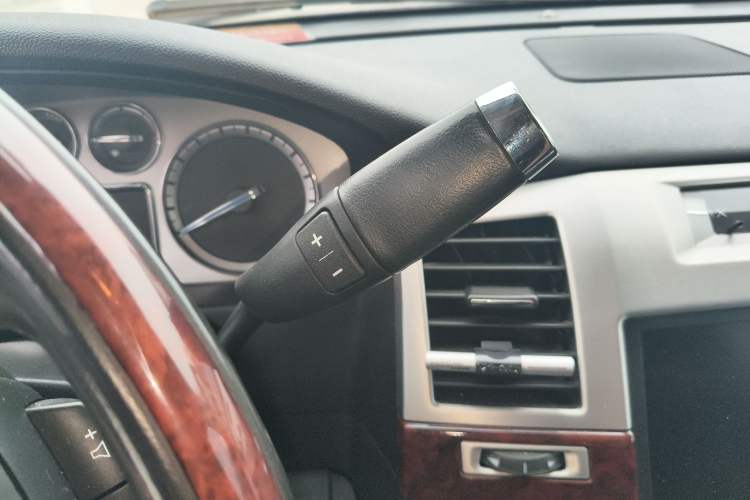 Used Cadillac Escalade 2009 6.0 Hybrid Gear Lever
