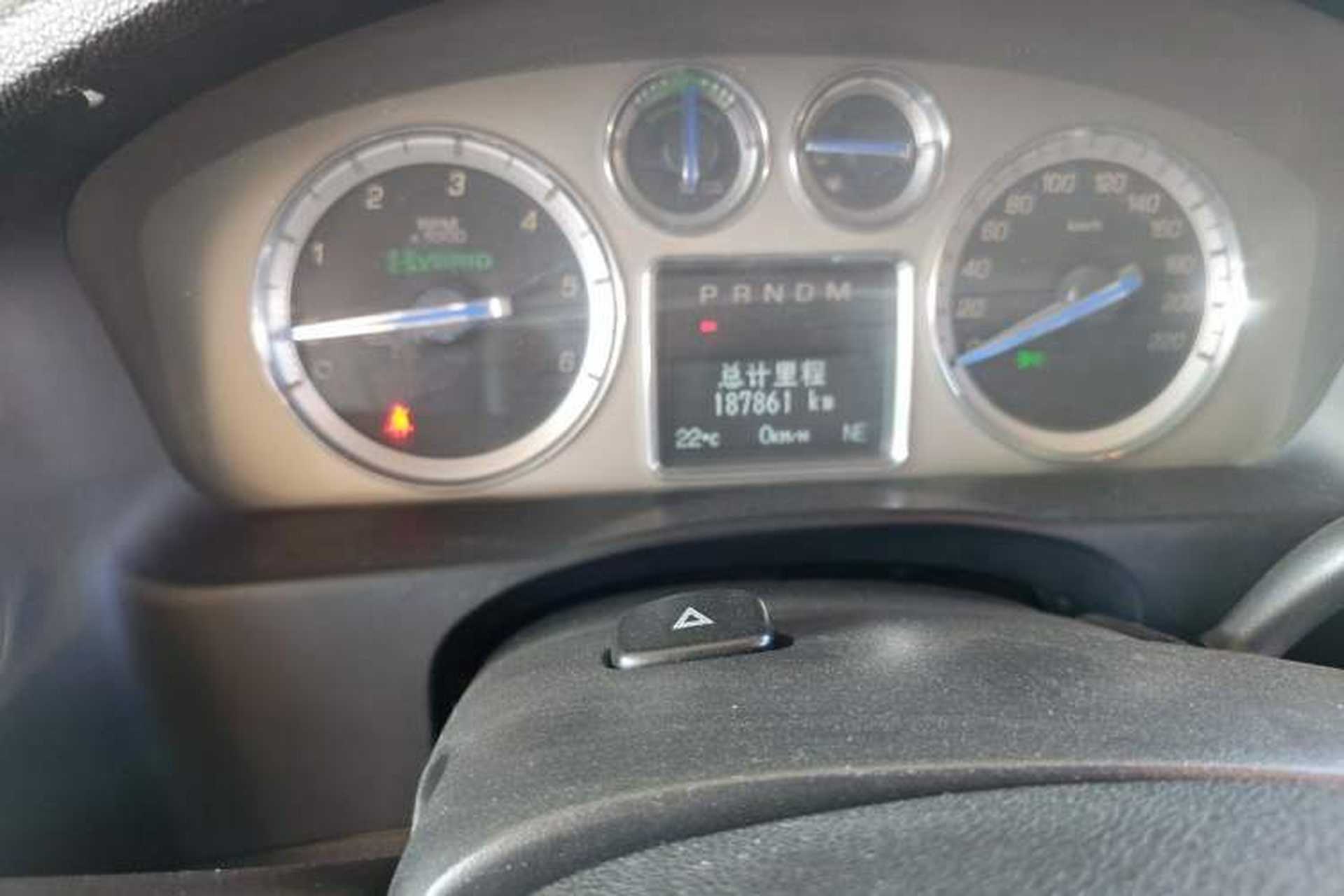 Used Cadillac Escalade 2009 6.0 Hybrid Odometer Close Up