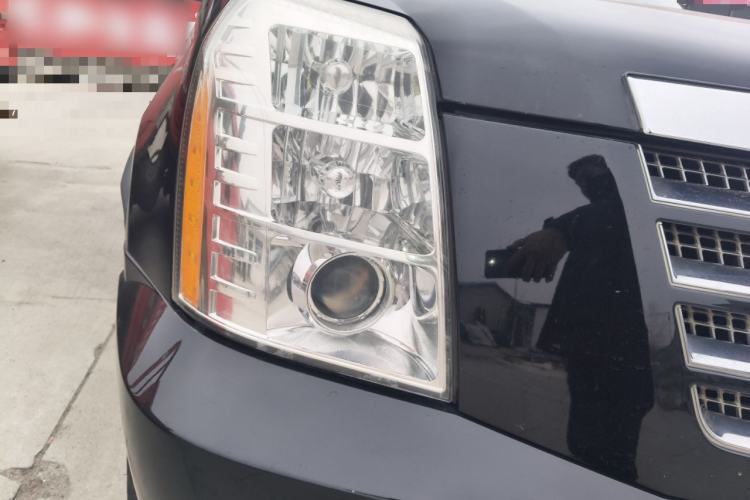 Used Cadillac Escalade 2009 6.0 Hybrid Right Front Headlight