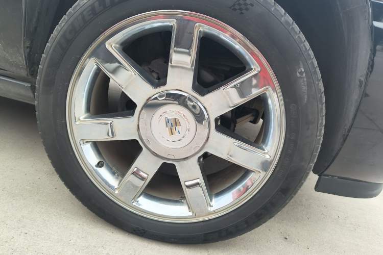 Used Cadillac Escalade 2009 6.0 Hybrid Right Front Wheel Hub