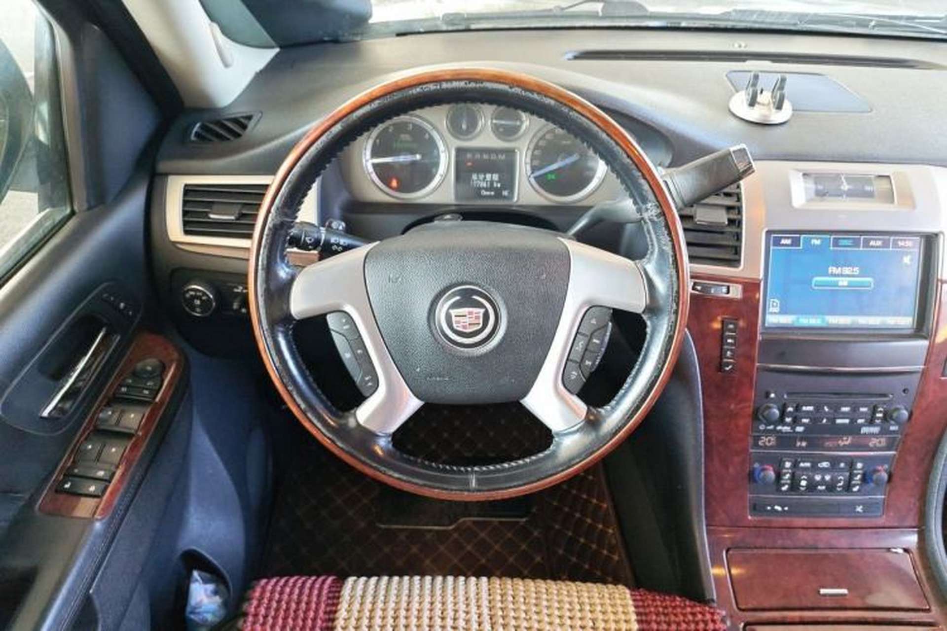 Used Cadillac Escalade 2009 6.0 Hybrid Steering Wheel