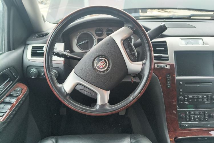 Used Cadillac Escalade 2009 6.0 Hybrid Steering Wheel
