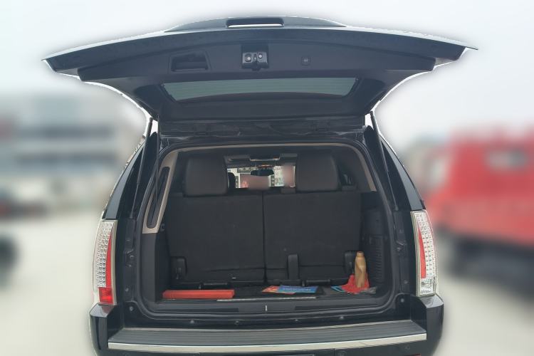 Used Cadillac Escalade 2009 6.0 Hybrid Trunk