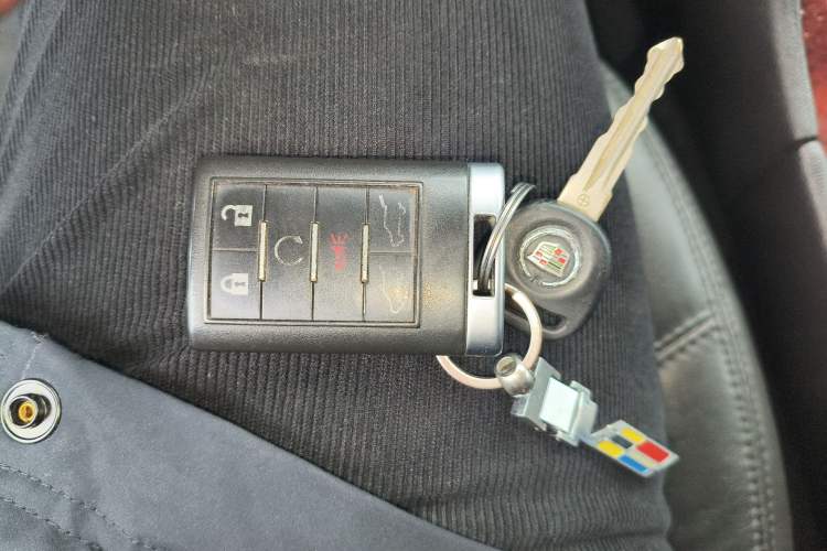 Used Cadillac Escalade 2009 6.0 Hybrid Vehicle Key