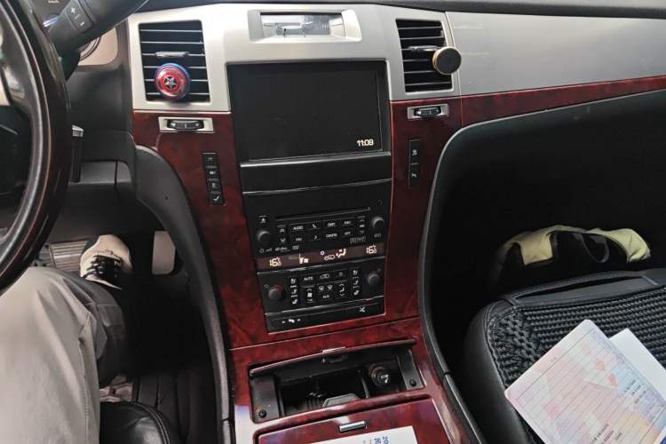 Used Cadillac Escalade 2010 6.0 Hybrid Audio And AC Panel