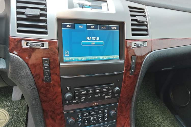 Used Cadillac Escalade 2010 6.0 Hybrid Audio And AC Panel
