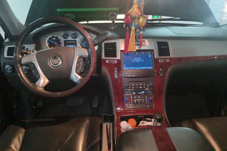 Used Cadillac Escalade 2010 6.0 Hybrid Center Console