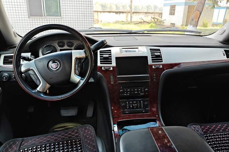 Used Cadillac Escalade 2010 6.0 Hybrid Center Console