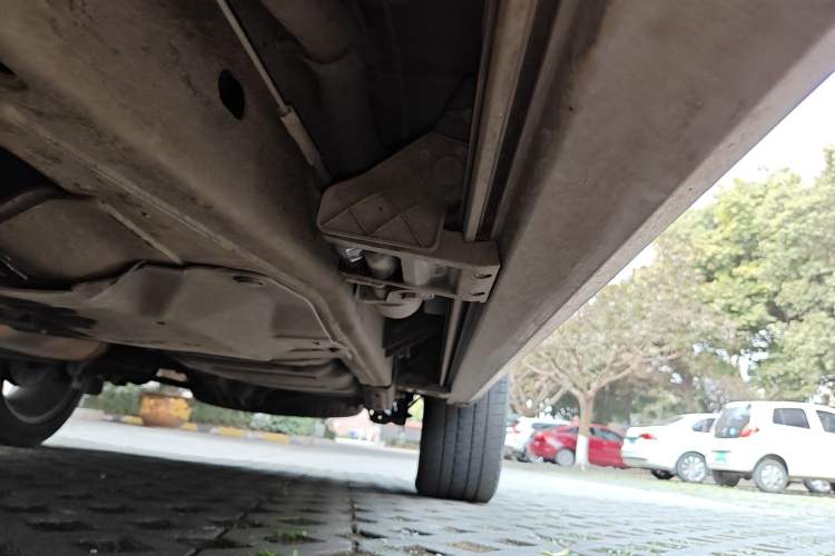 Used Cadillac Escalade 2010 6.0 Hybrid Chassis Front Left