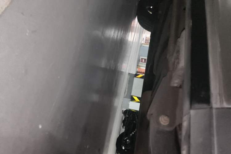 Used Cadillac Escalade 2010 6.0 Hybrid Chassis Rear Left