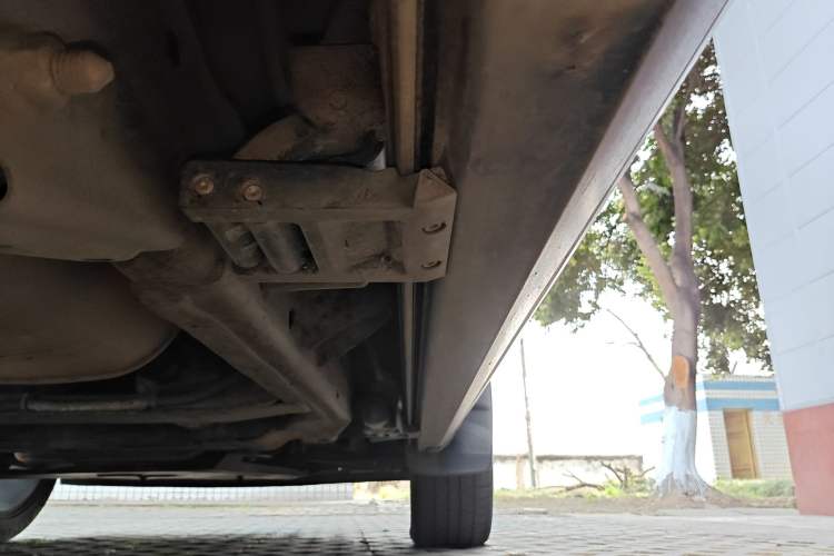 Used Cadillac Escalade 2010 6.0 Hybrid Chassis Rear Right