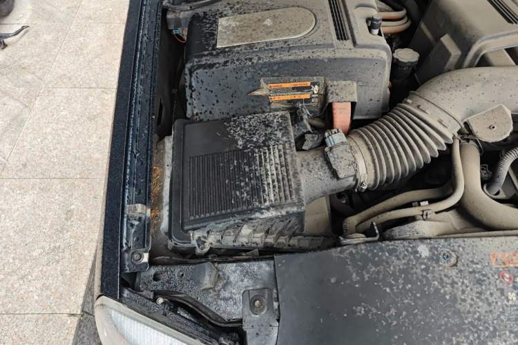 Used Cadillac Escalade 2010 6.0 Hybrid Engine Bay Right