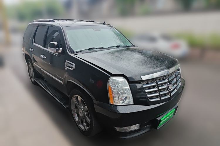 Used Cadillac Escalade 2010 6.0 Hybrid Front Right 45 Deg