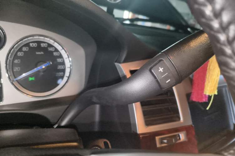 Used Cadillac Escalade 2010 6.0 Hybrid Gear Lever