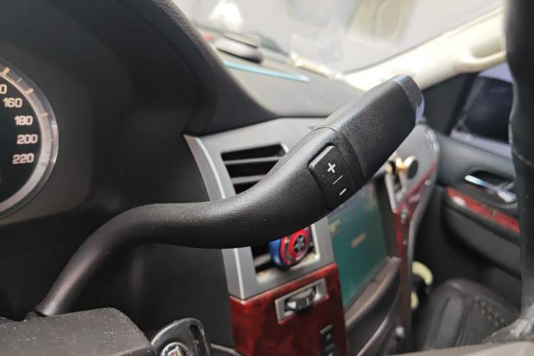 Used Cadillac Escalade 2010 6.0 Hybrid Gear Lever