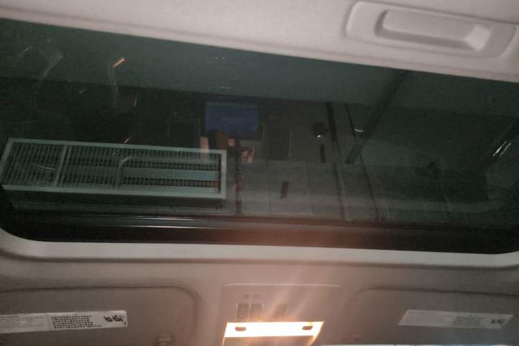 Used Cadillac Escalade 2010 6.0 Hybrid Headliner