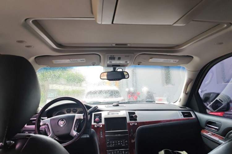 Used Cadillac Escalade 2010 6.0 Hybrid Headliner