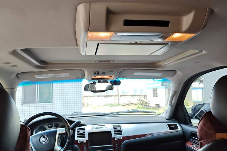 Used Cadillac Escalade 2010 6.0 Hybrid Headliner