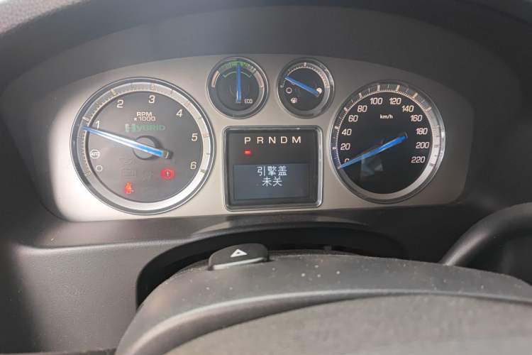 Used Cadillac Escalade 2010 6.0 Hybrid Odometer Close Up