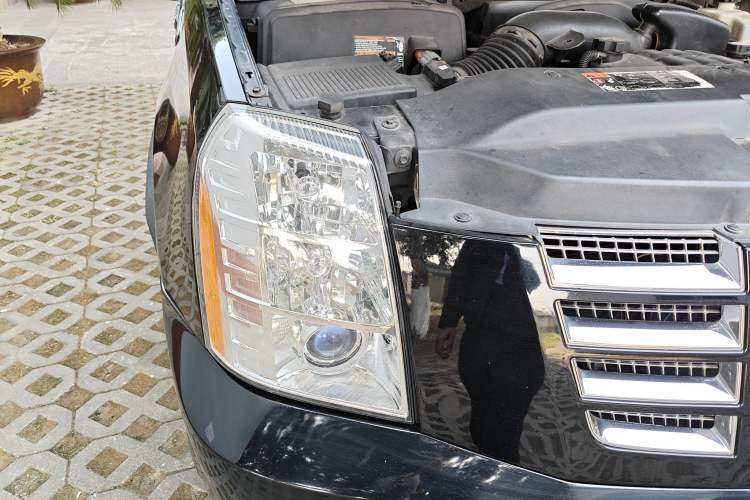 Used Cadillac Escalade 2010 6.0 Hybrid Right Front Headlight
