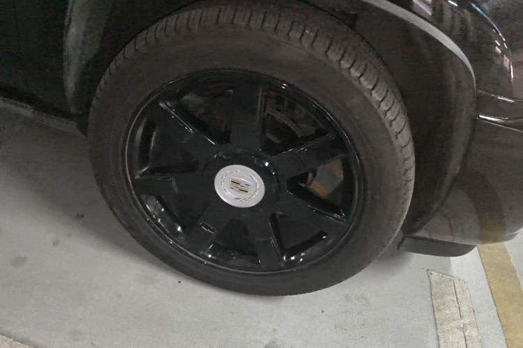 Used Cadillac Escalade 2010 6.0 Hybrid Right Front Wheel Hub