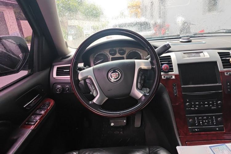Used Cadillac Escalade 2010 6.0 Hybrid Steering Wheel