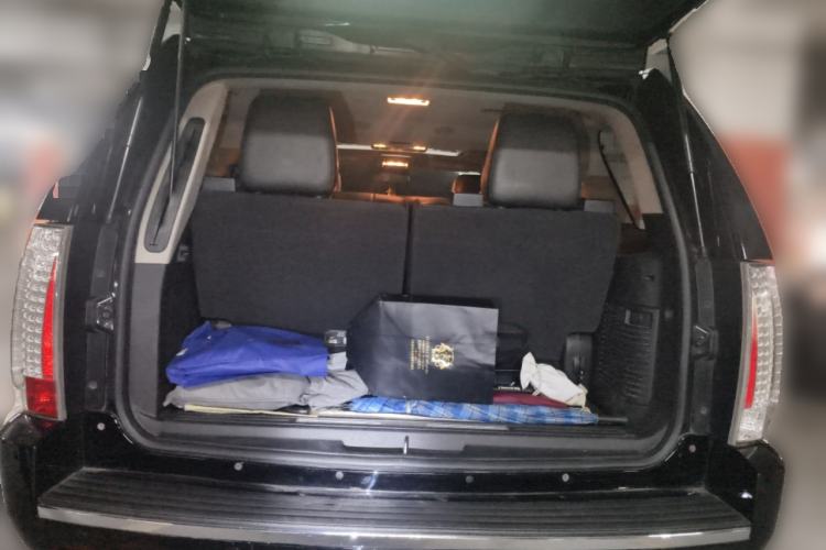 Used Cadillac Escalade 2010 6.0 Hybrid Trunk