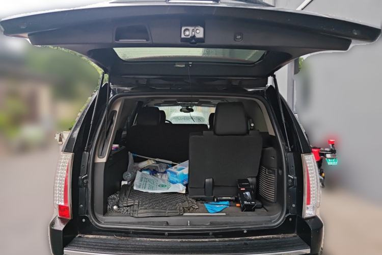 Used Cadillac Escalade 2010 6.0 Hybrid Trunk
