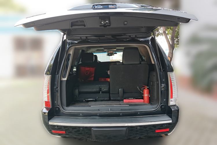 Used Cadillac Escalade 2010 6.0 Hybrid Trunk