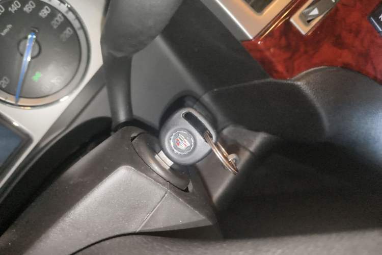 Used Cadillac Escalade 2010 6.0 Hybrid Vehicle Key