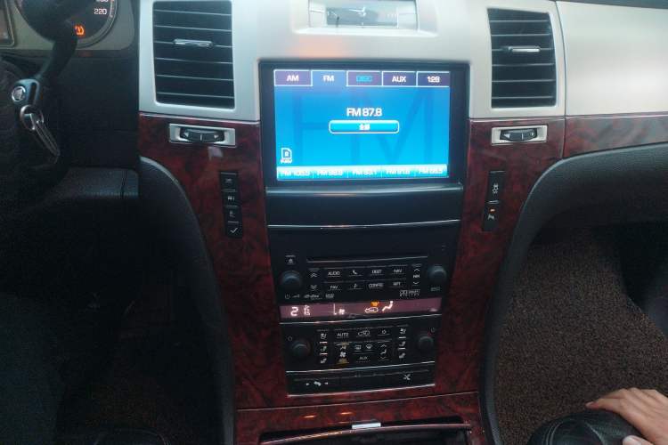 Used Cadillac Escalade 2010 6.0 Hybrid Audio And AC Panel