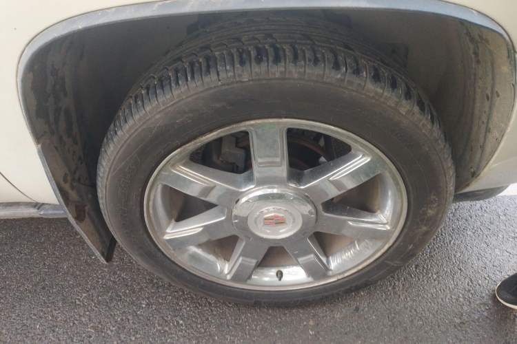 Used Cadillac Escalade 2010 6.0 Hybrid Right Front Wheel Hub