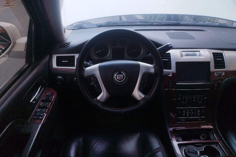 Used Cadillac Escalade 2010 6.0 Hybrid Steering Wheel