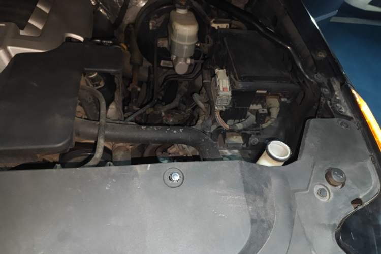 Used Cadillac Escalade 2013 ESV 6.2 Platinum Edition Extended Model Engine Bay Left